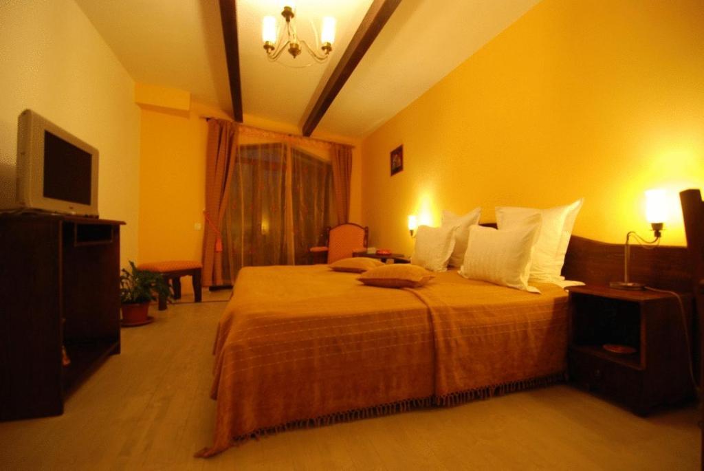 Ezio House Hotel Тимишос Екстериор снимка